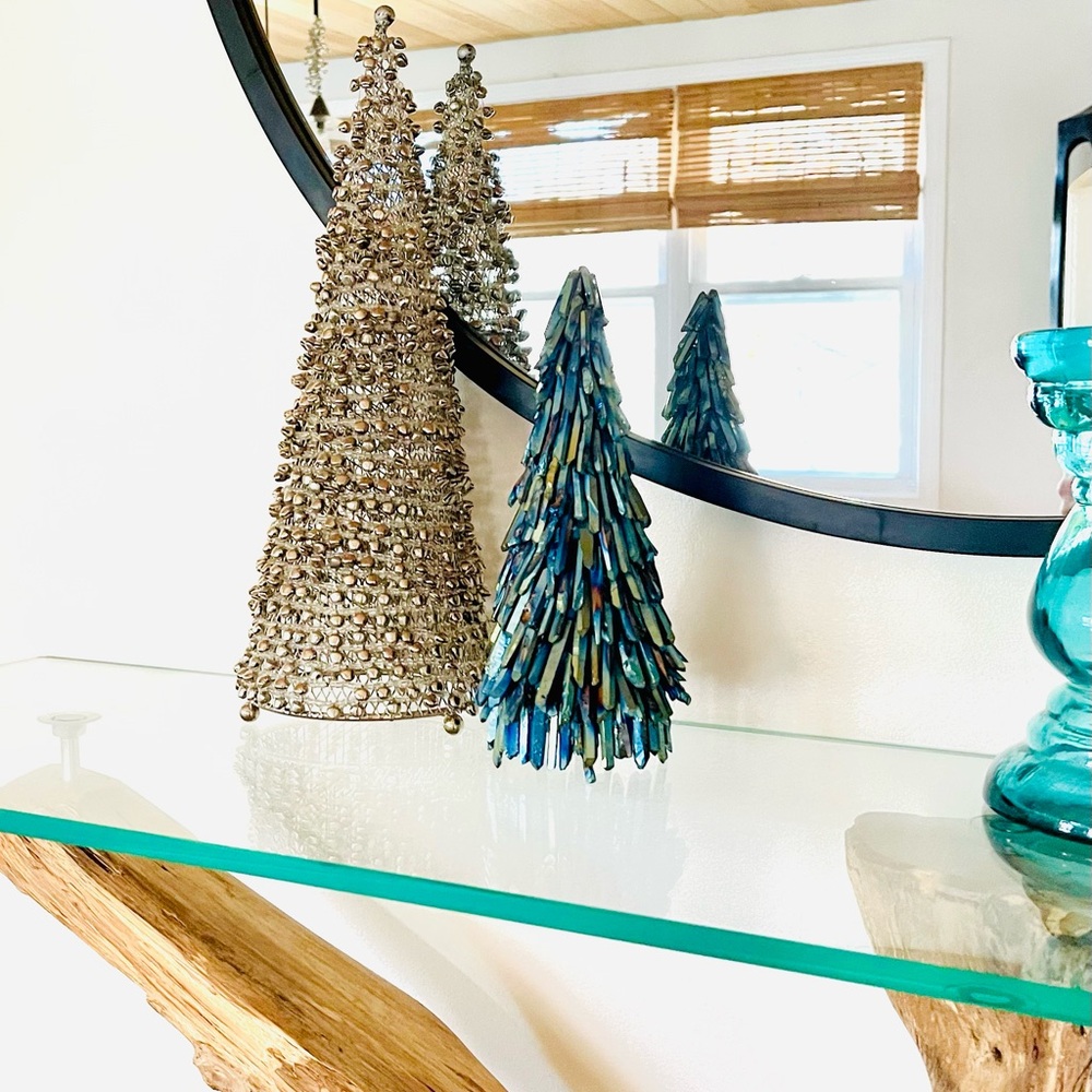 Titanium quartz holiday tree decor - Picture 10 of 10